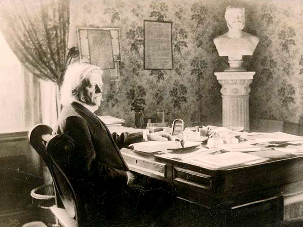 This image has an empty alt attribute; its file name is 1899–1901.jpg